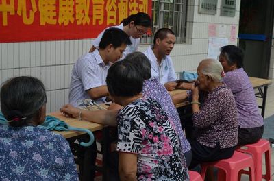 “關愛居民，送健康”——橋頭石水口社區綜合服務中心攜手社區衛生服務中心開展健康咨詢活動
